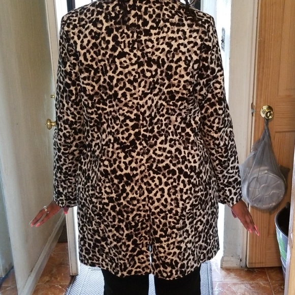 Snow Leopard jacket🧥 - Picture 6 of 6